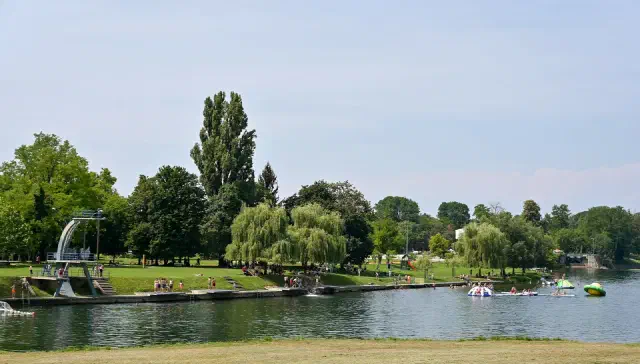 Foginovo kupaliste, het rivierstrand van Karlovac aan de Korana
