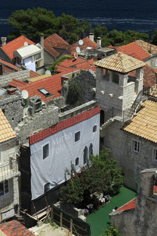 Het zogenaamde Marco Polo-huis met de toren in de oude stad van Korčula