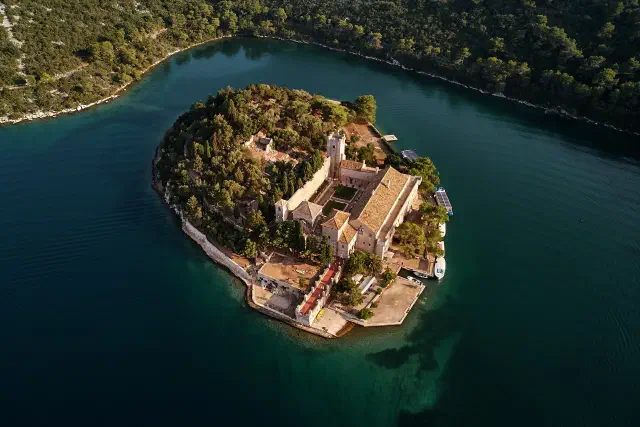 Benedictijnenklooster op het eilandje Sveta Marija in Nationaal Park Mljet