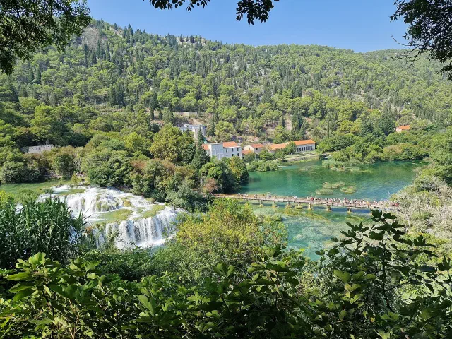 De watervallen van Skradinski Buk in Nationaal Park Krka bij Šibenik De watervallen van Skradinski Buk in Nationaal Park Krka bij Šibenik
