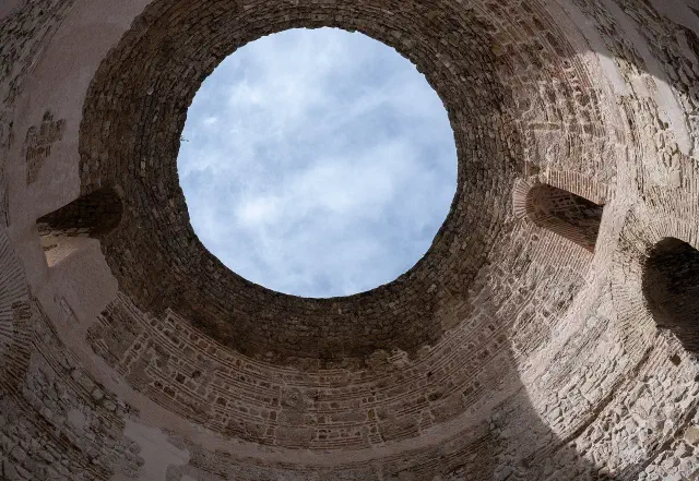 Vestibule van het paleis van Diocletianus in Split Vestibule van het paleis van Diocletianus in Split