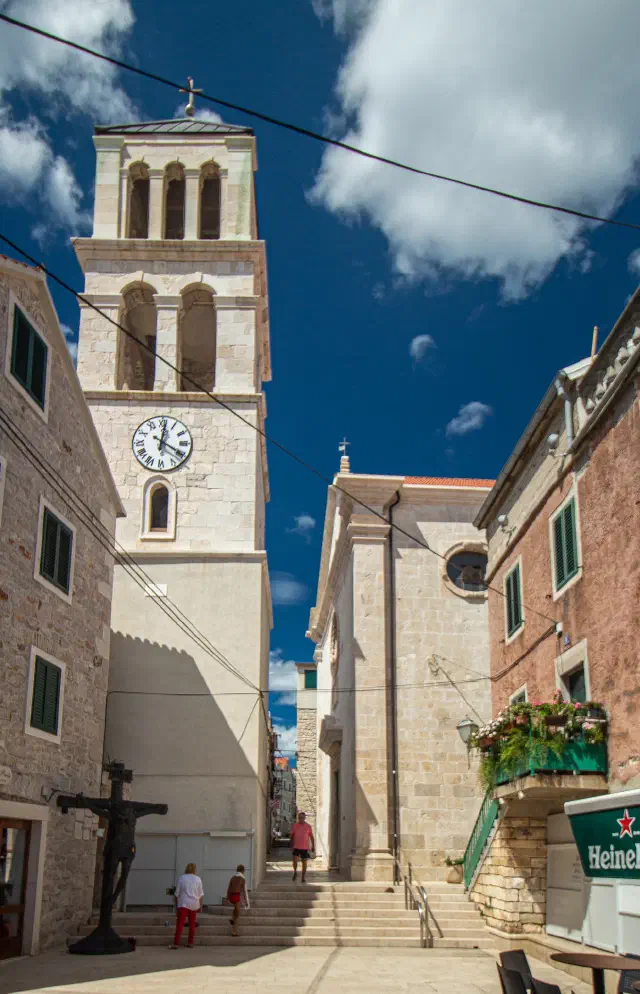 De parochiekerk van het Heilige Kruis in Vodice
