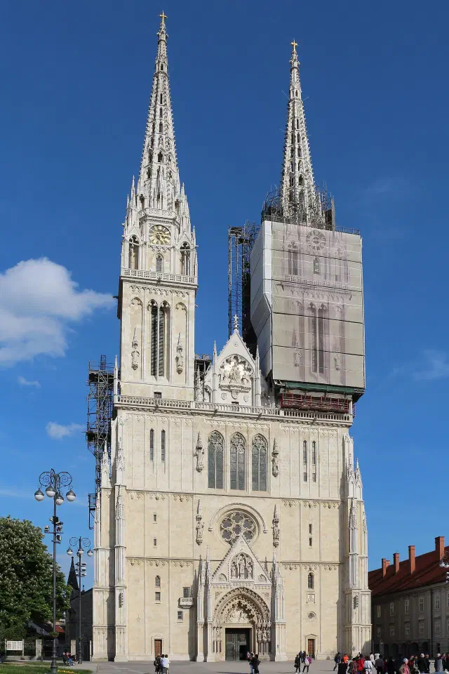 Kathedraal van Zagreb met de twee neogotische torenspitsen Kathedraal van Zagreb met de twee neogotische torenspitsen
