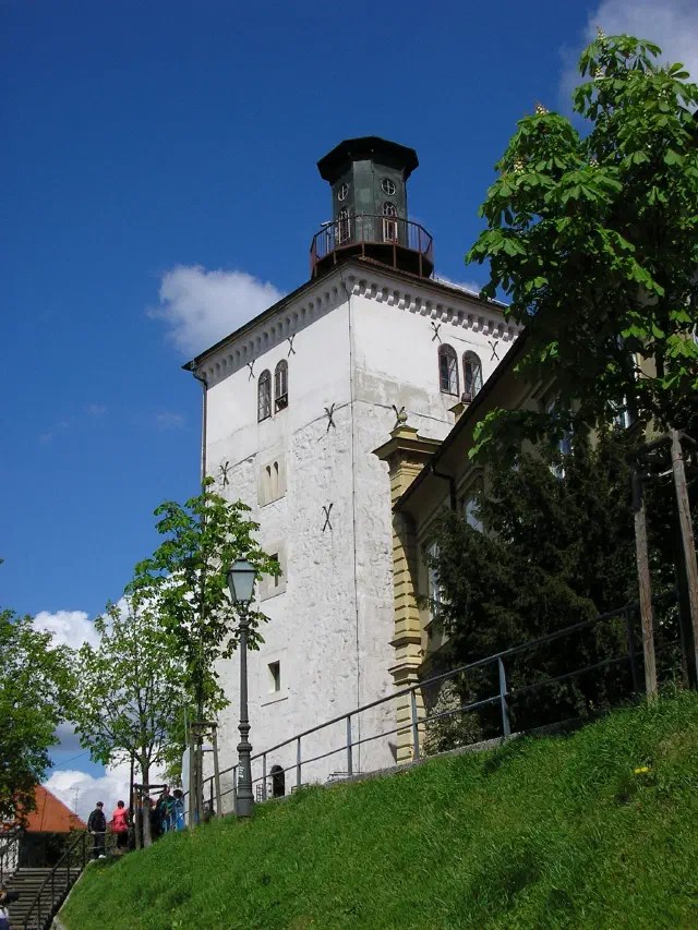 De Lotrscak-toren in de Bovenstad van Zagreb De Lotrscak-toren in de Bovenstad van Zagreb