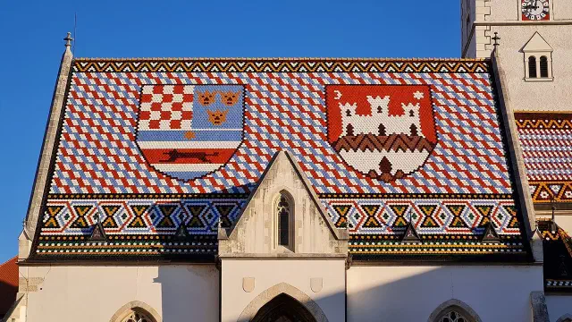 Sint-Markuskerk in Zagreb met het kleurrijke tegeldak Sint-Markuskerk in Zagreb met het kleurrijke tegeldak
